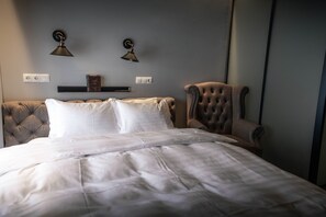 Comfort-herbergi með tvíbreiðu rúmi - einkabaðherbergi | Rúmföt af bestu gerð, öryggishólf í herbergi, myrkratjöld/-gardínur