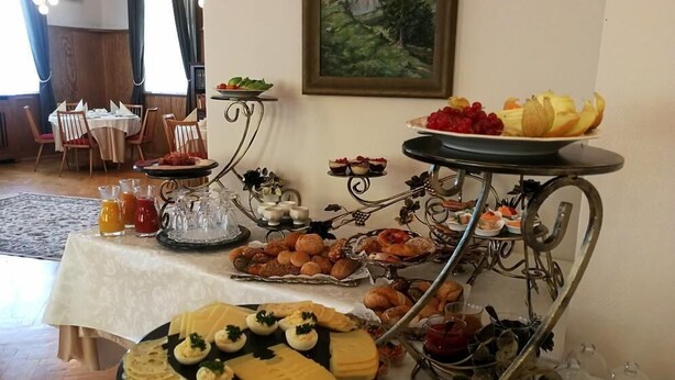 A buffet with various food items and drinks, including cheese, pastries, and fruits. - Hotel Adler (Sankt Georgen im Schwarzwald)