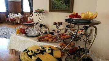 Tägliches inbegriffenes Frühstücksbuffet