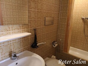 Double Room (Roter Salon) | Bathroom - Hotel Adler (Sankt Georgen im Schwarzwald)