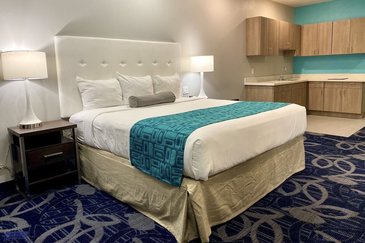 Room, 1 King Bed, Non Smoking, Kitchenette | Minibar, individually furnished, desk, laptop workspace
