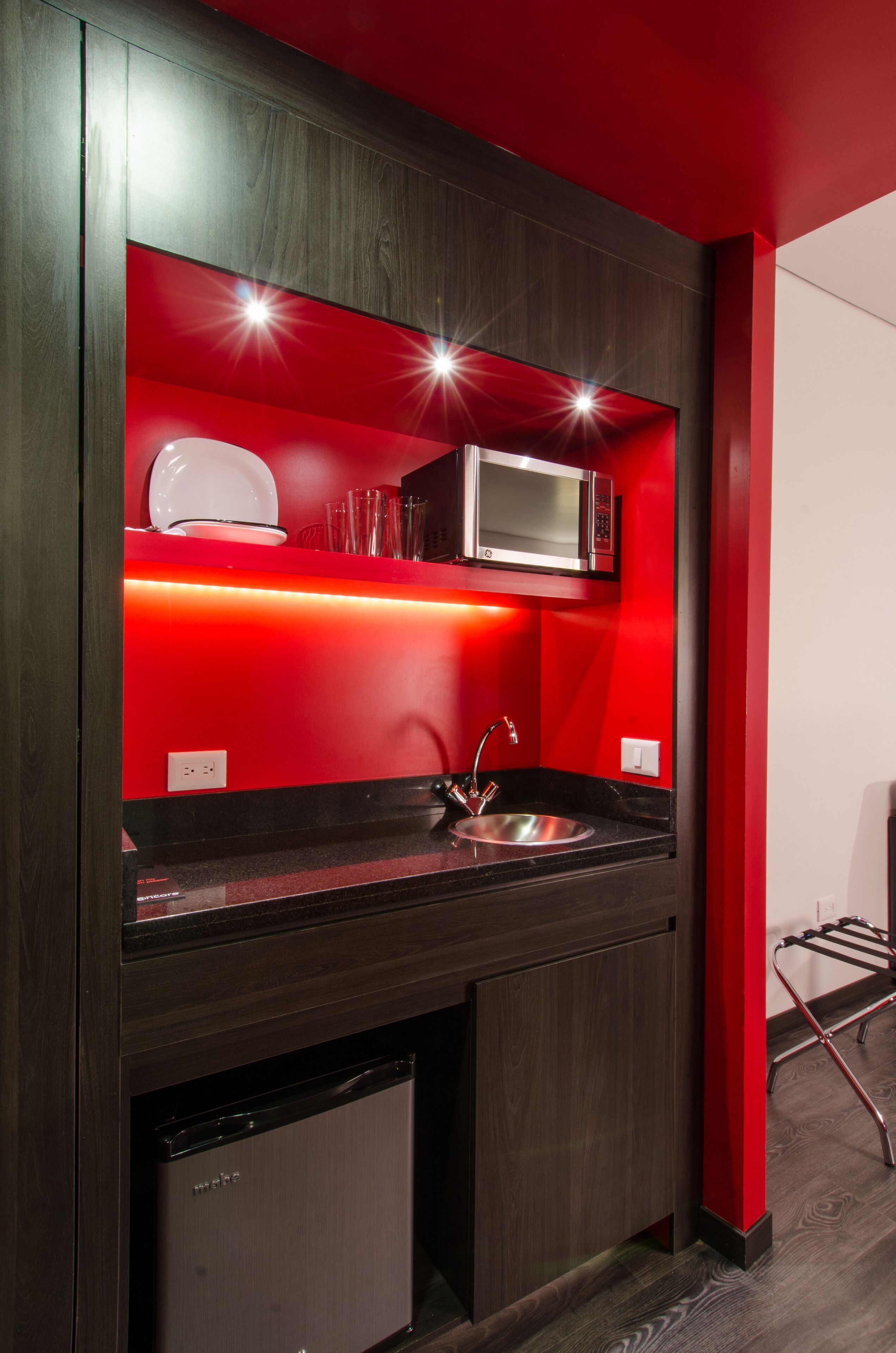 business room, 1 king bed, non smoking | in-room safe, laptop workspace, iron/ironing board