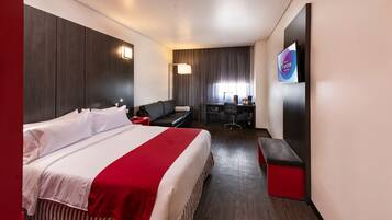 Room, 1 Queen Bed with Sofa bed, Non Smoking | In-room safe, laptop workspace, iron/ironing board