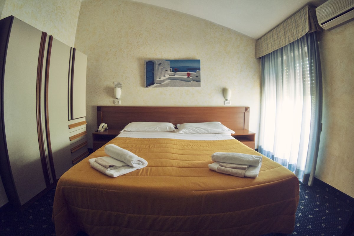 Coffres-forts dans les chambres, bureau