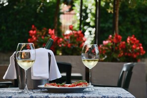 Outdoor dining - Hotel Capri (Fiuggi)
