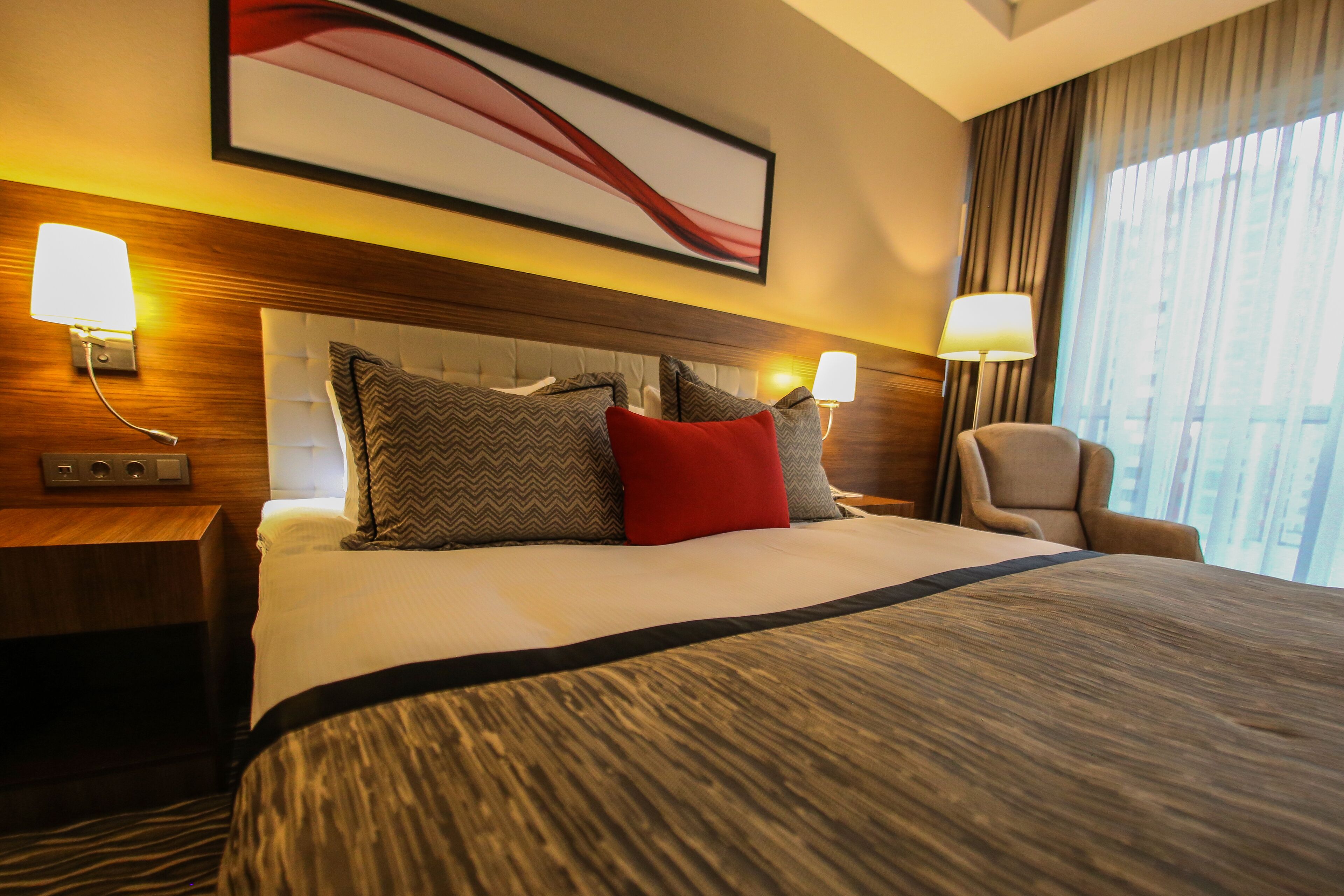 deluxe room, 1 double bed, non smoking | egyptian cotton sheets, premium bedding, minibar, in-room safe