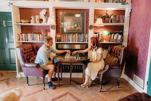 Reception - Montgomery Inn BnB (Versailles)