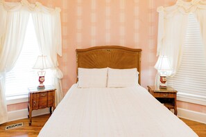 Habitación doble | Decoración personalizada y muebles diferentes 