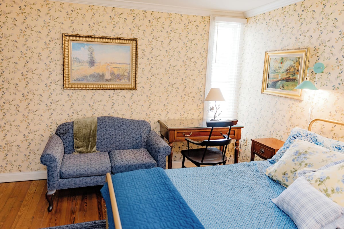 The Maple King Suite | Individually decorated, individually furnished, iron/ironing board