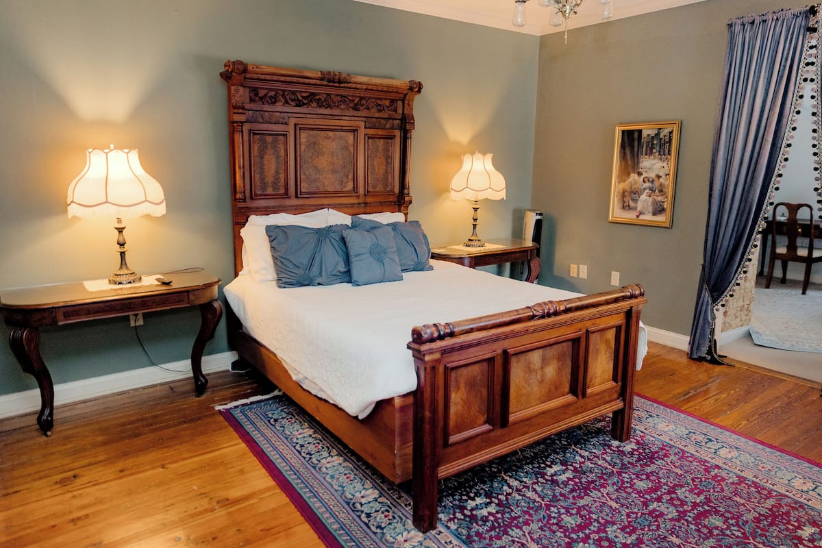 Double Room Single Use | Individually decorated, individually furnished, iron/ironing board