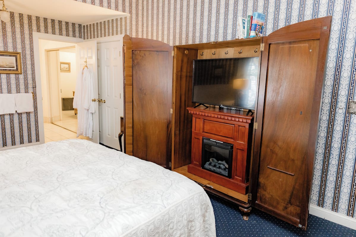 The Admiral King Suite | Individually decorated, individually furnished, iron/ironing board