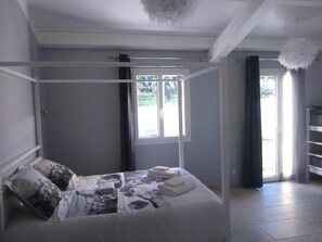 Dobbeltrom, terrasse | Individuelt dekorert, individuelt innredet og skrivebord