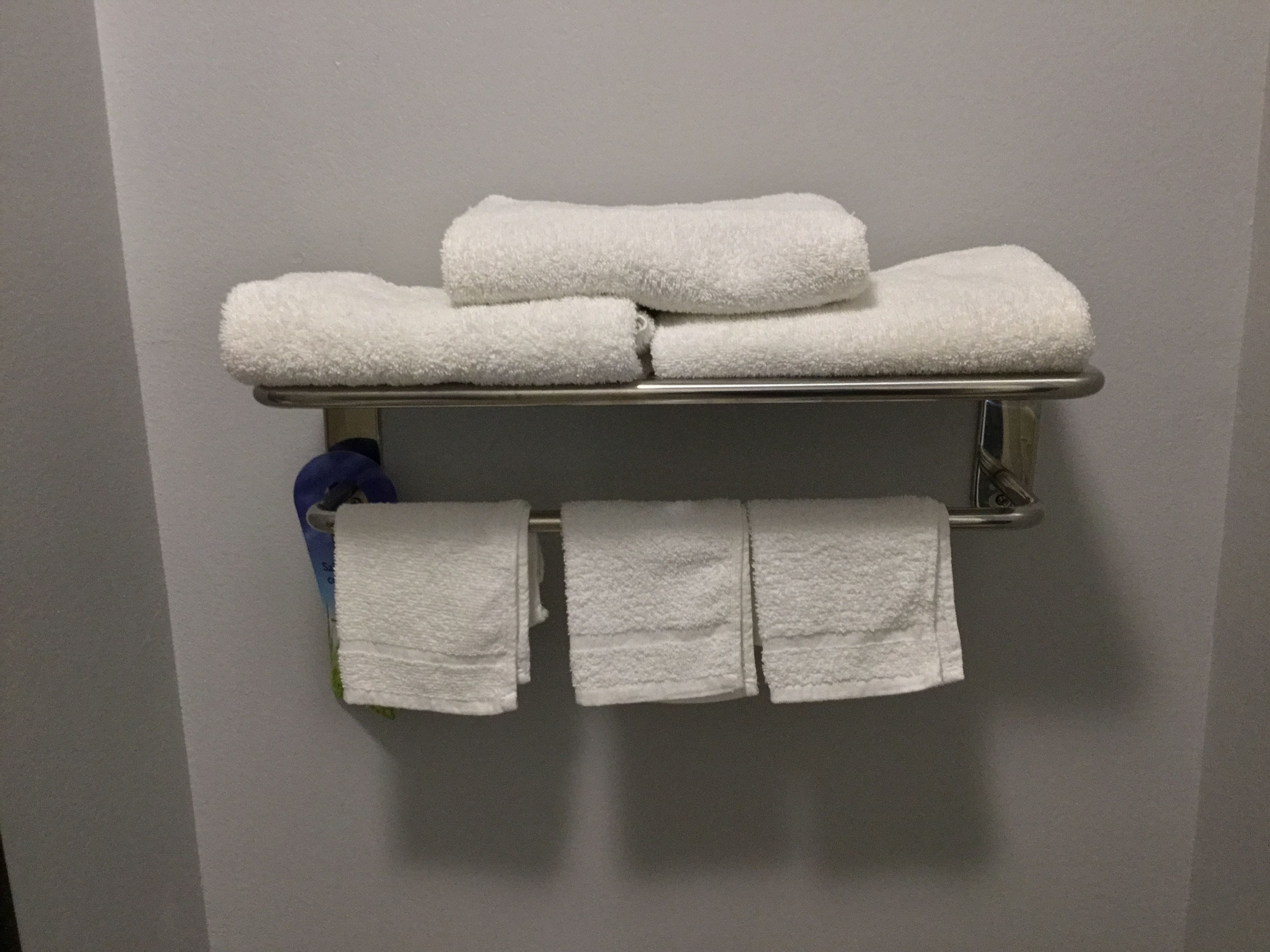 shower, hydromassage showerhead, free toiletries, hair dryer