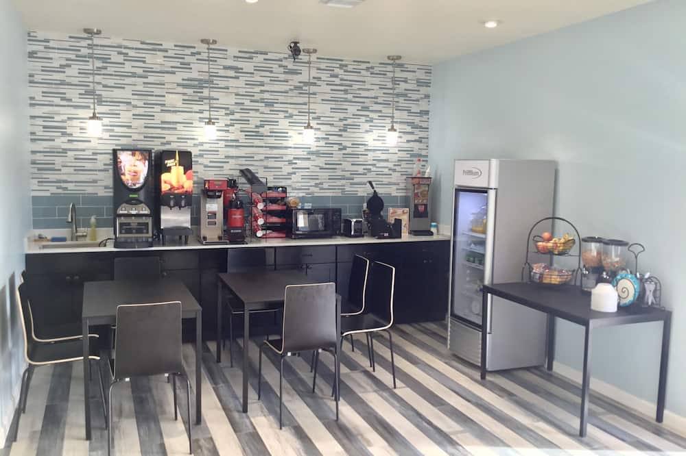 Days Inn by Wyndham Freeport