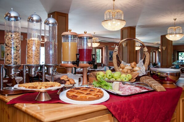 Ilmainen päivittäinen buffetaamiainen