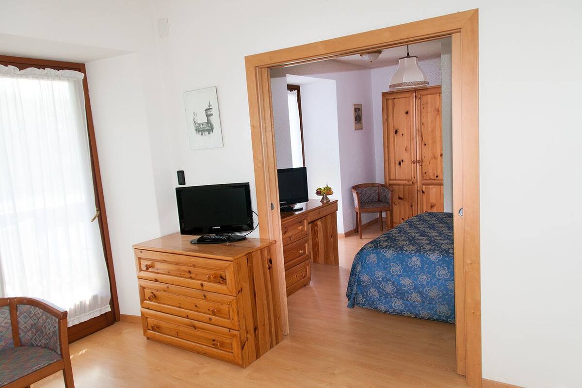 Habitación con 1 cama doble o 2 individuales, 1 cama de matrimonio, no fumadores | Caja fuerte, wifi gratis, ropa de cama y accesible en silla de ruedas