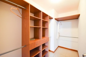 Apartamento, várias camas, para não fumantes | Comodidades do quarto