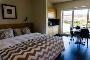 Comfort studio, bubbelbad | Verduisterende gordijnen, gratis wifi, beddengoed