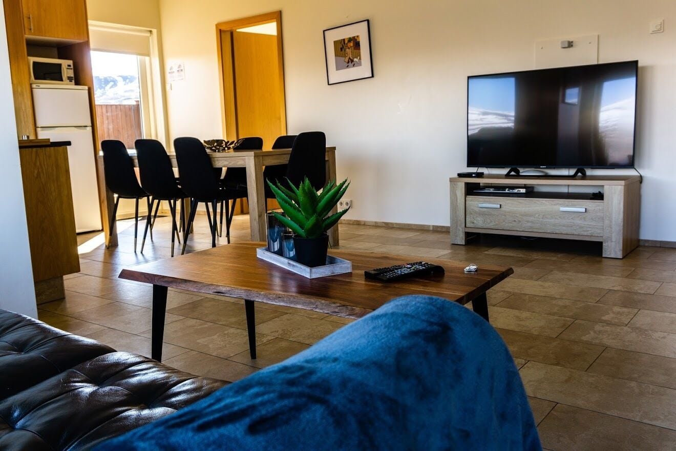 32-inch flat-screen TV with cable channels, TV