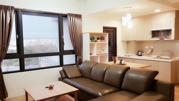 Blackout curtains, free WiFi