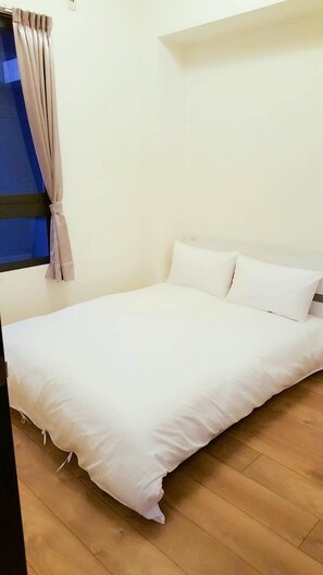 Blackout curtains, free WiFi