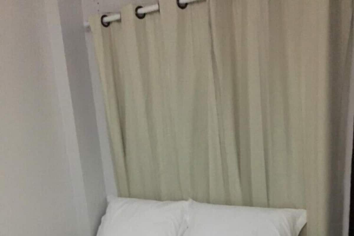 Kamar Double Standar, 1 Tempat Tidur Double, Bebas Asap Rokok | Minibar, tirai kedap cahaya, setrika/meja setrika, dan Wi-Fi gratis