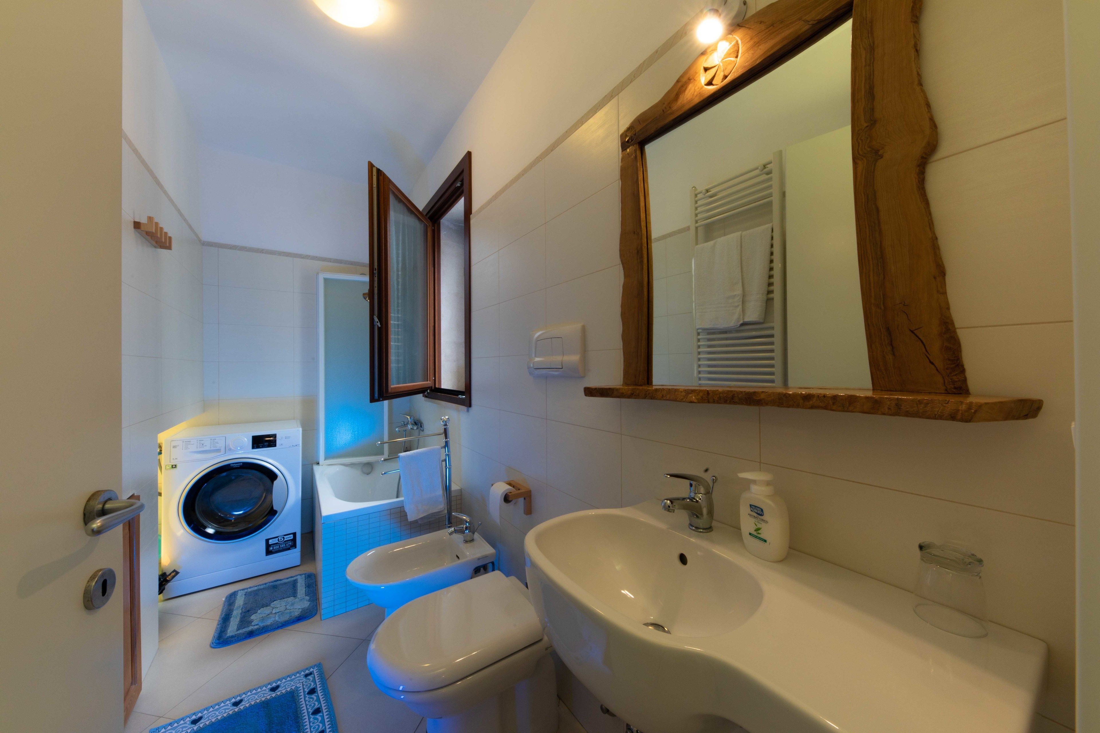 Tripla Classic, balcone | Bagno | Set di cortesia gratuito, asciugacapelli, bidet, asciugamani