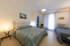 Classic Triple Room, Balcony