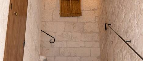 تلفزيون بشاشة مسطحة