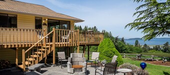 Spacious view home that captures the serenity and beauty of Lopez Island