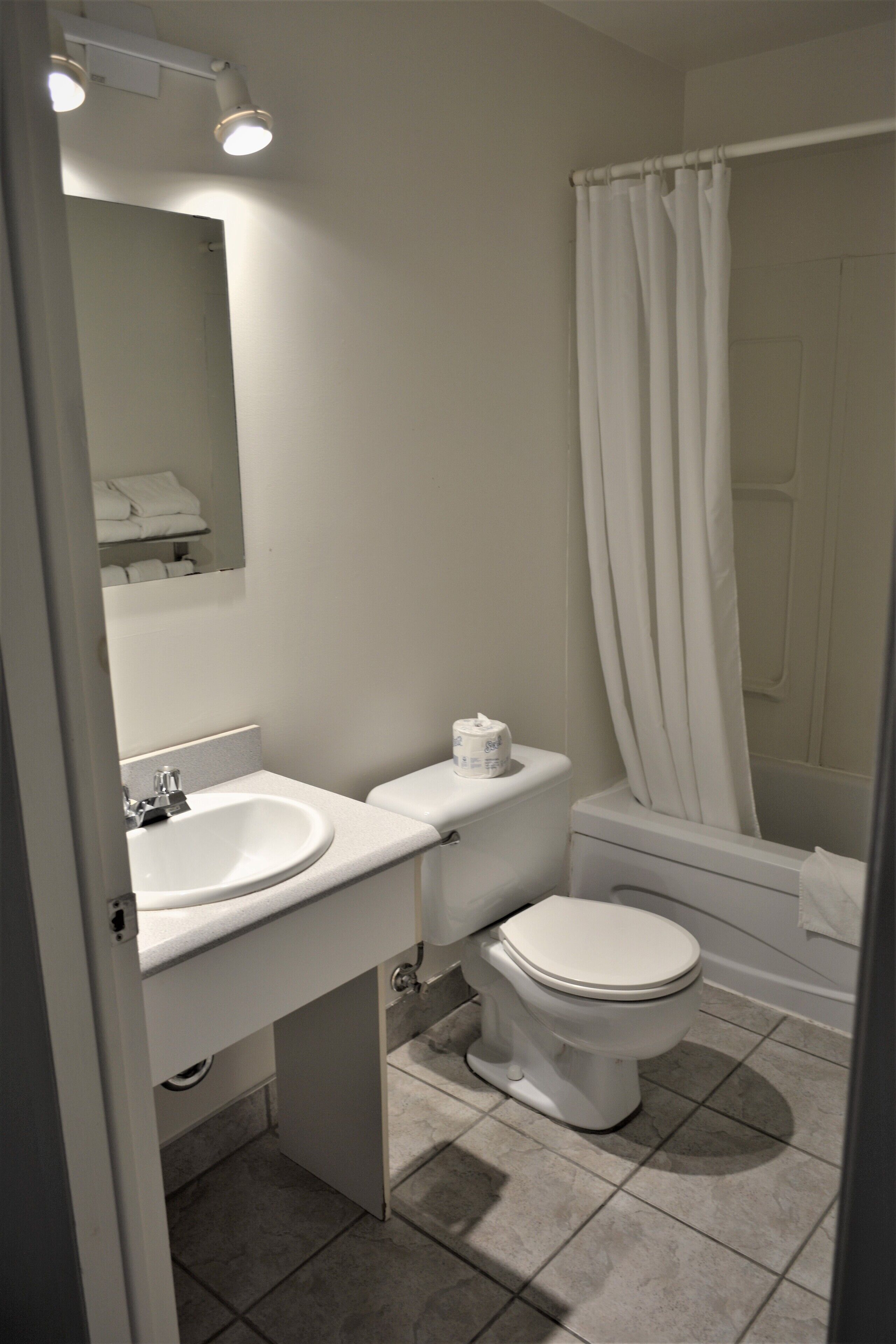 economy room, 2 double beds | bathroom | combined shower/bathtub, free toiletries, hair dryer, towels