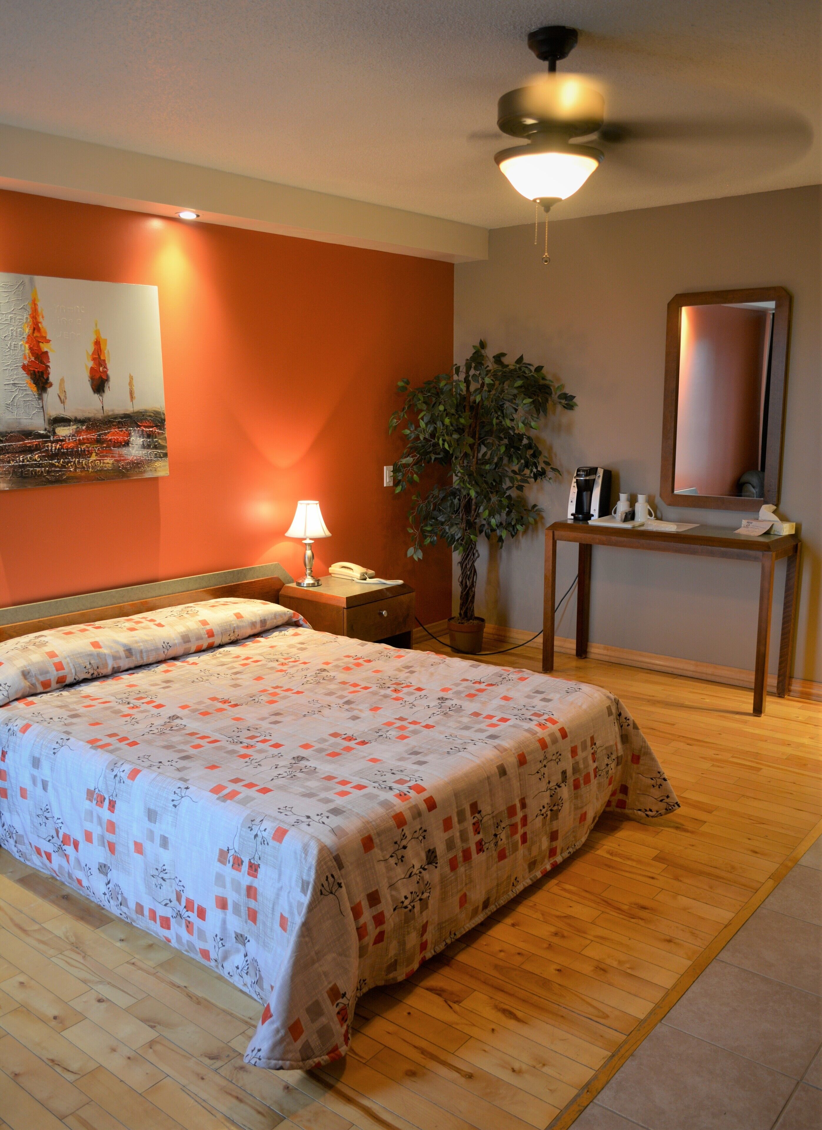 classic single room, 1 queen bed | soundproofing, free wifi, bed sheets