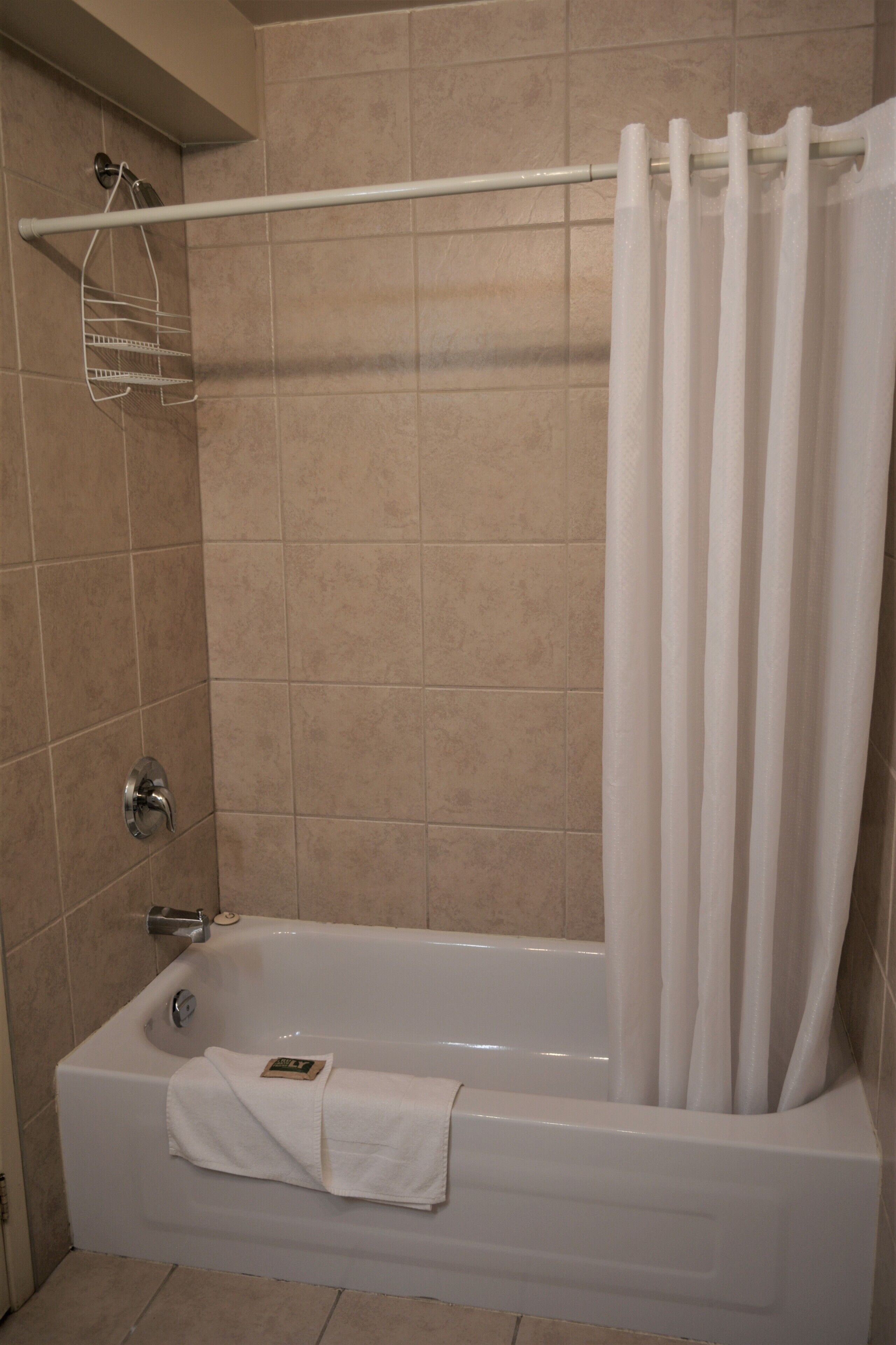 comfort room, 2 queen beds | bathroom | combined shower/bathtub, free toiletries, hair dryer, towels