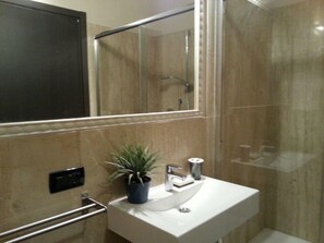 Bathroom - Hotel La Vecchia Reggio (Reggio nell'Emilia)