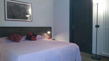 Standard Double or Twin Room, Mountain View | In-room safe, blackout drapes, free WiFi, bed sheets