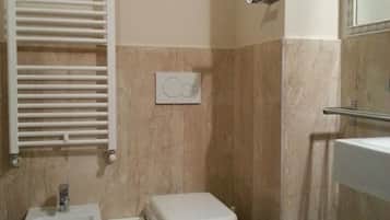 Shower, free toiletries, hair dryer, bidet