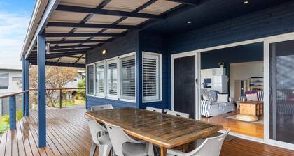 Tru Blu Beach House - **Beach house, two storey, fully equipped kitchen**