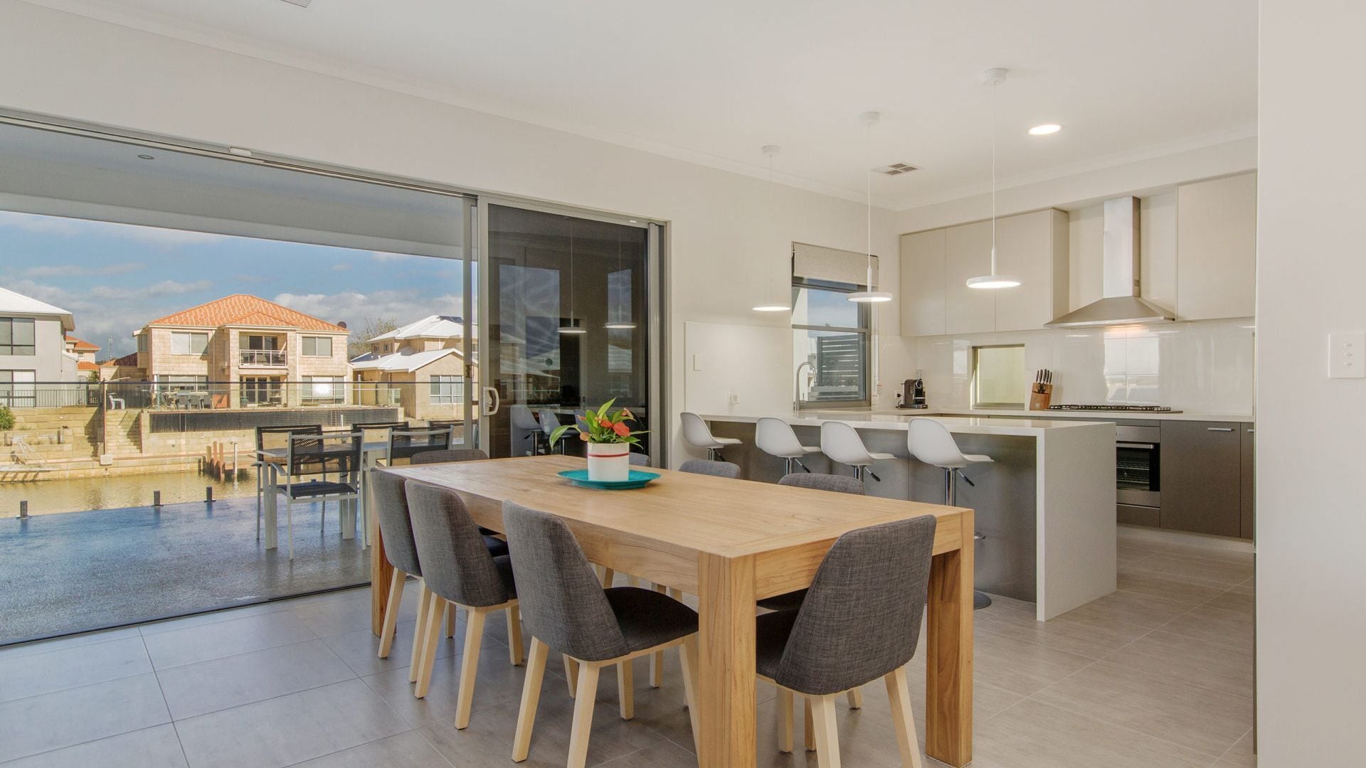 Aqua Vista - Spectacular views, comfortably furnished