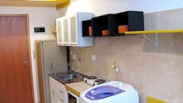 Fridge, microwave, stovetop, coffee/tea maker