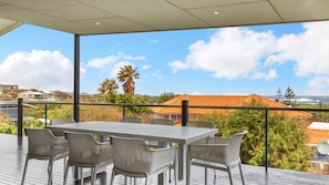 تناول الطعام بالخارج