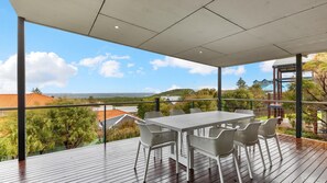 تناول الطعام بالخارج