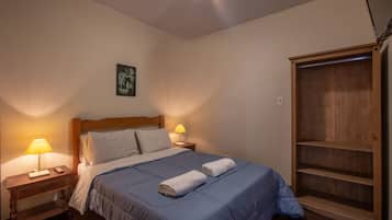 2 habitaciones, escritorio, tabla de planchar con plancha y wifi gratis