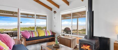 Kamin, DVD-Player, Stereoanlage