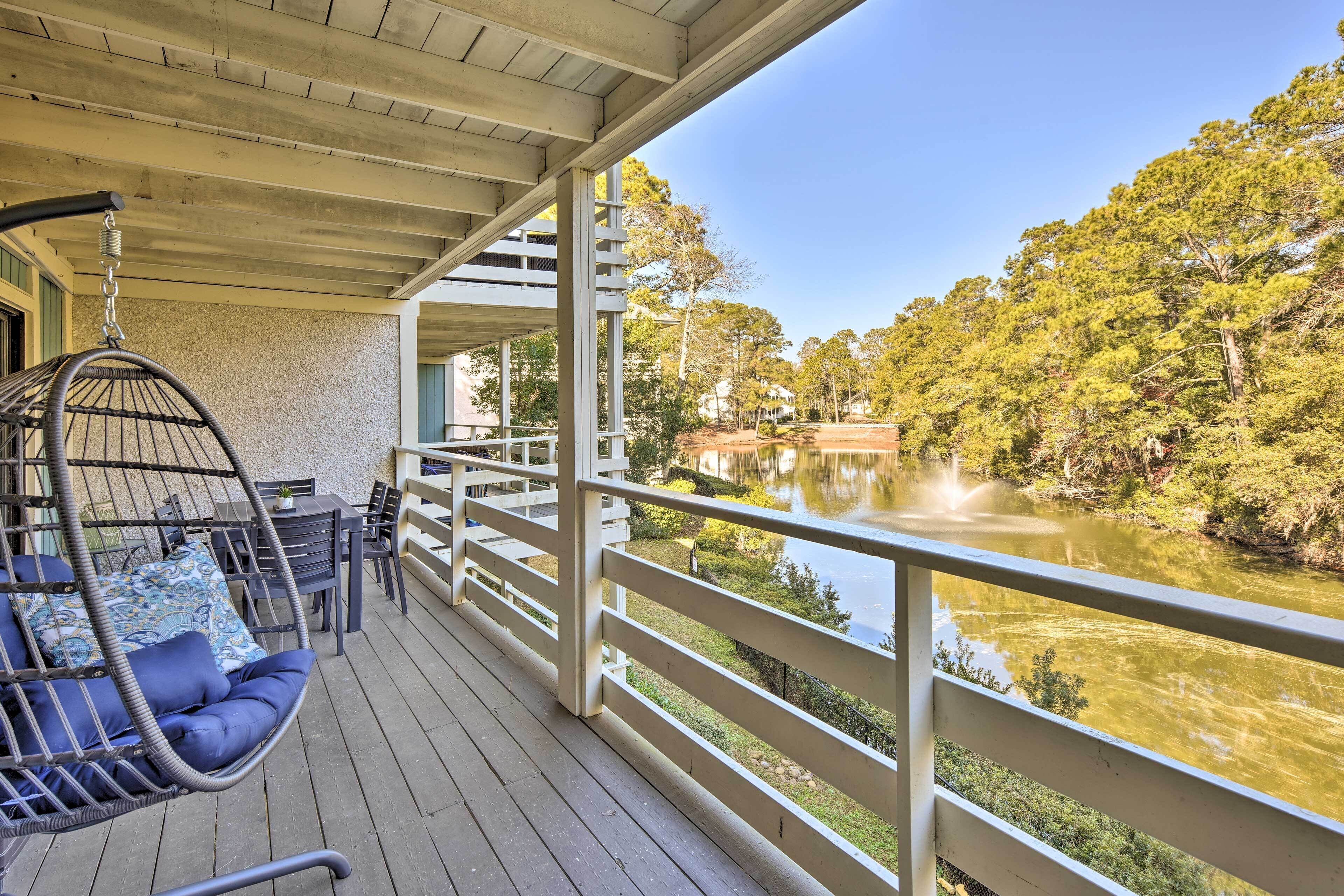 Hilton Head Condo w/ Lagoon View - Near Beach!