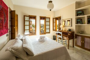 5 habitaciones, tabla de planchar con plancha, wifi y ropa de cama 