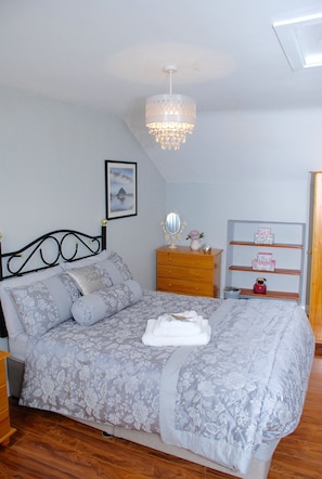 1 bedroom, in-room safe, iron/ironing board, free WiFi