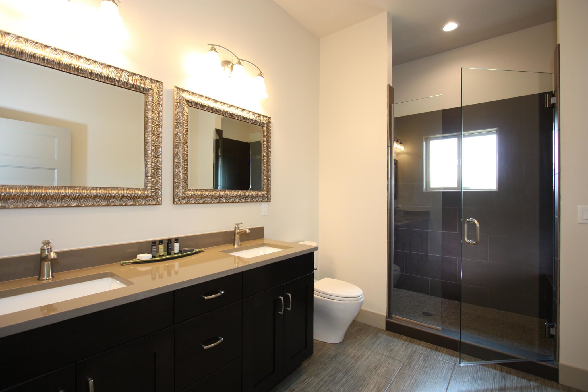 Willakenzie Room | Bathroom | Free toiletries, hair dryer, bathrobes, towels