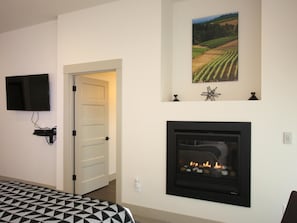 Nekia Room | Iron/ironing board, free WiFi, bed sheets - Vineyard View Inn (Newberg)