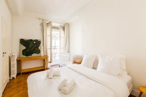 1 habitación, escritorio, wifi y ropa de cama
