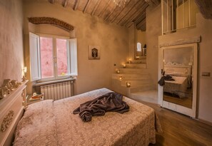 4 bedrooms, iron/ironing board, travel cot, WiFi